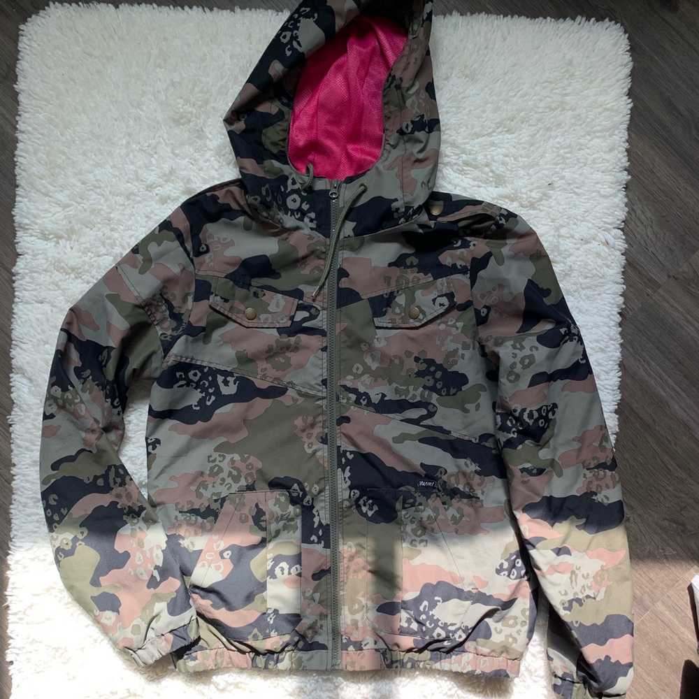 Volcom camo wind breaker